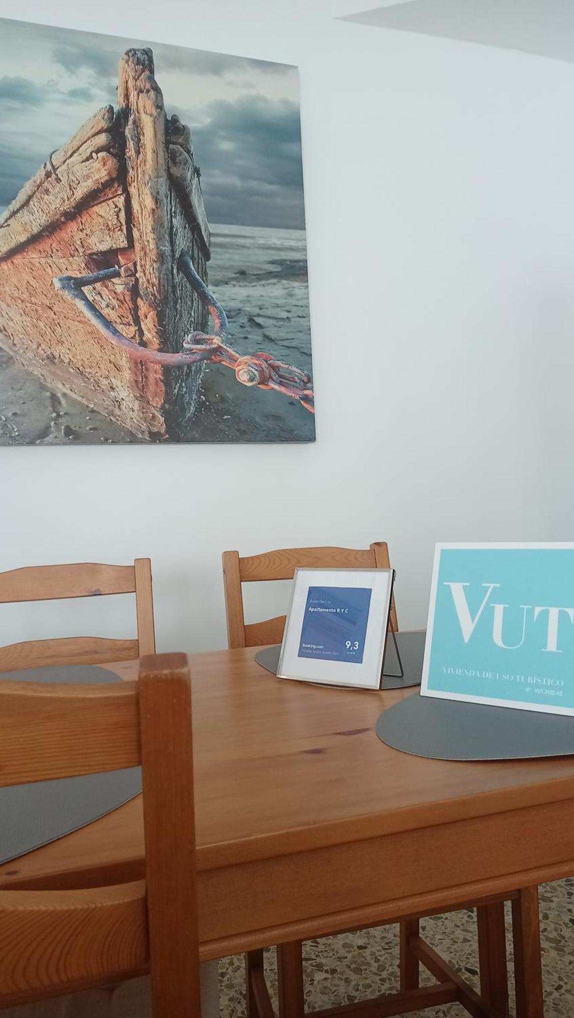 Apartamento R Y C Avilés Exteriér fotografie